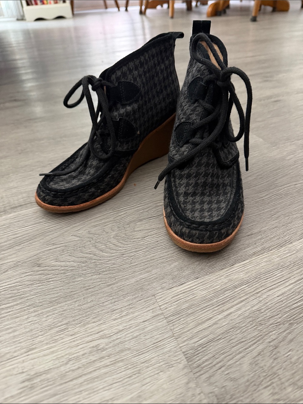G.H. Bass & Co. Wedge Ankle Boots in Black Houndstooth Sz 9 NWOT